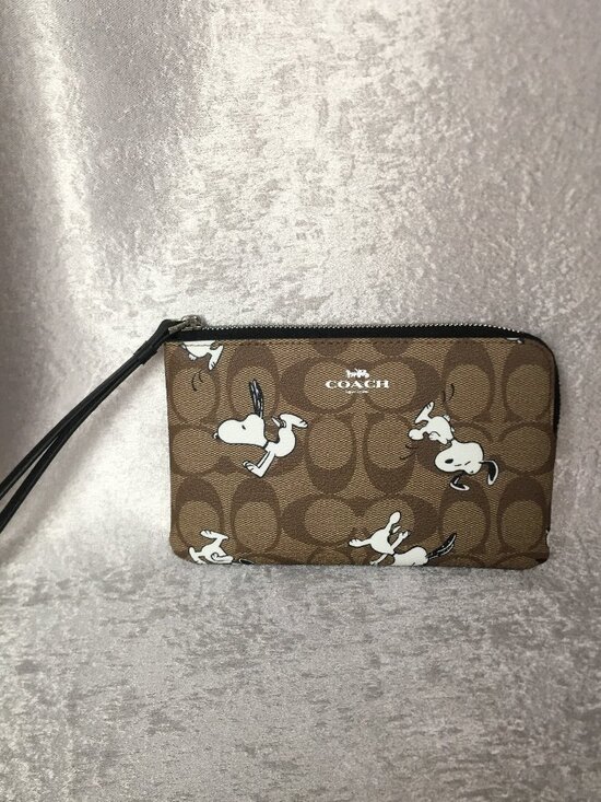 Coach Handbags - Coach X Peanuts Corner Zip Wristlet Wallet With Snoopy & Woodstock